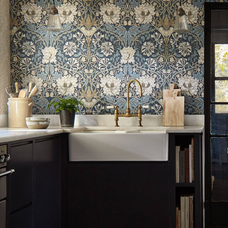 Honeysuckle & Tulip Wallpaper - Red/Gold - 214700 - Morris & Co